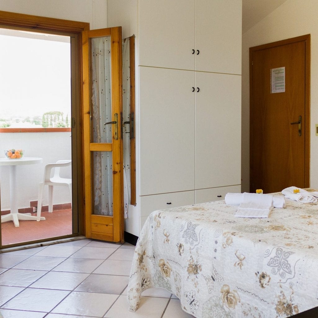 cropped-cropped-Agriturismo-Le-Vigne-camera-1-4-1.jpg